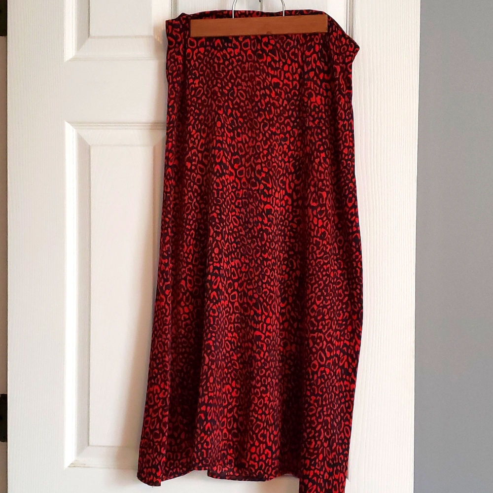 Like New Pull & Bear Satin Midi Skirt